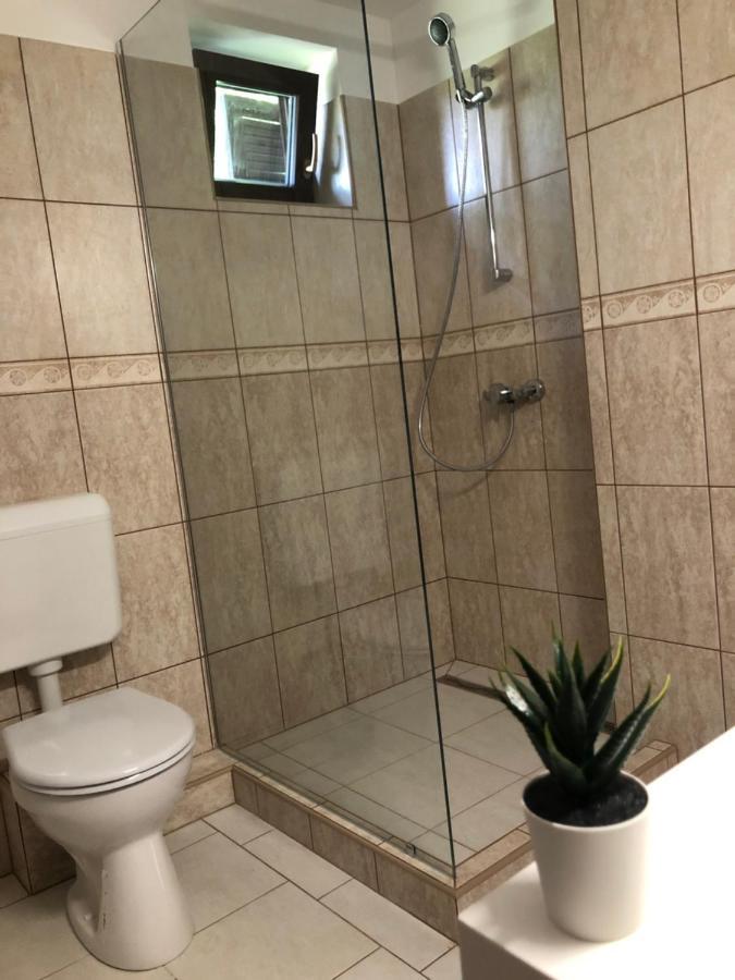 Helium Apartman Heviz Bagian luar foto